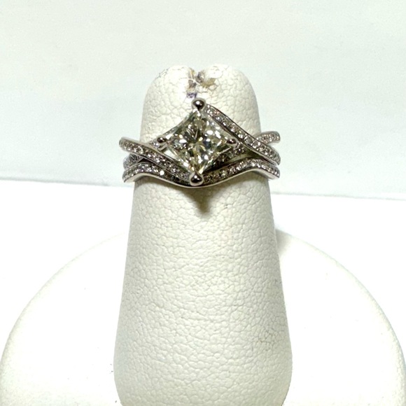 18K White Gold Simon G Soldered .90ct Princess Diamond Wedding Set - Picture 2 of 11
